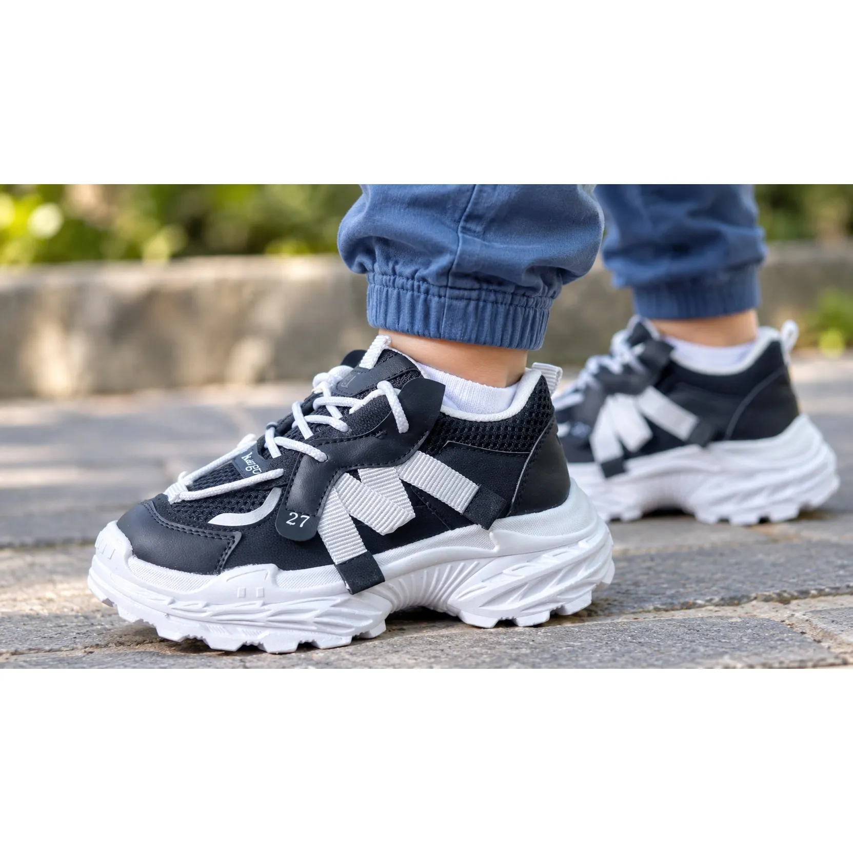 کفش اسپرت بچگانه پسرانه دخترانه لژدار مشکی سفید مدرسه طبیعت گردی سایز 31 تا 35